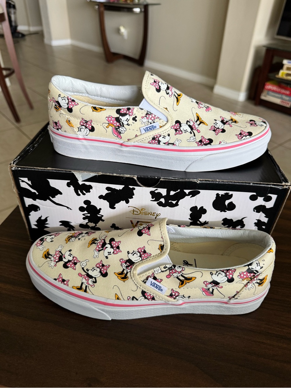 Vans Slip-On Sneakers - Beige Minnie Mouse Print 8.5M 10W - Picture 10 of 10